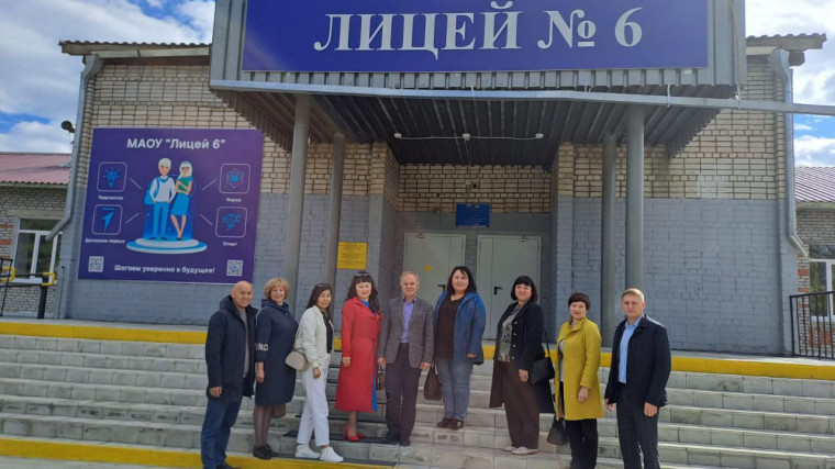 Почетные гости республиканской выездной образовательной экспедиции, посвященной 100-летию Министерства образования и науки Республики Бурятия.